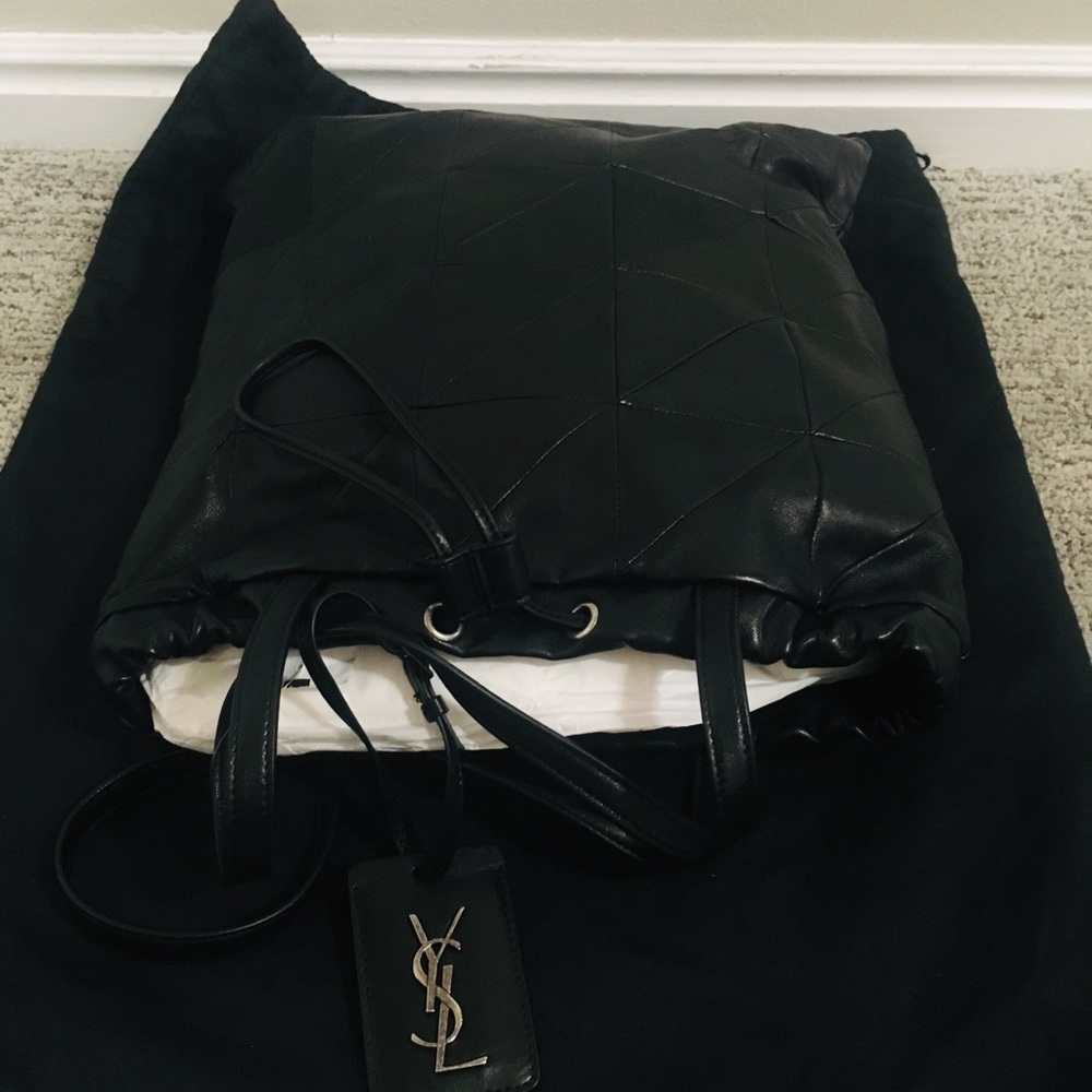 New Authentic SAINT LAURENT Antibe Flat Leather Shopper - Picture 8 of 8